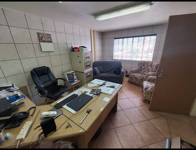 707M² FACTORY FOR SALE IN ANDERBOLT